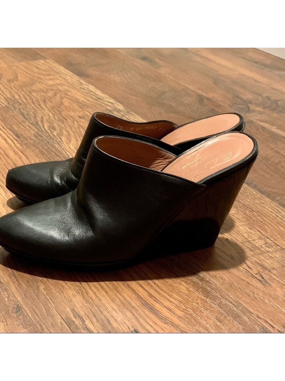 𝅺ROBERT CLERGERIE PARIS black leather platform mules. Made in France. Size 7.5B